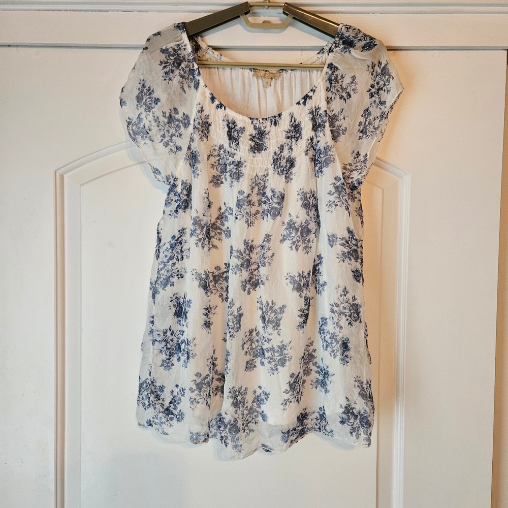 Giusy 100% Silk Floral Smocked Blouse Top Blue White Size Small Cottagecore Euro